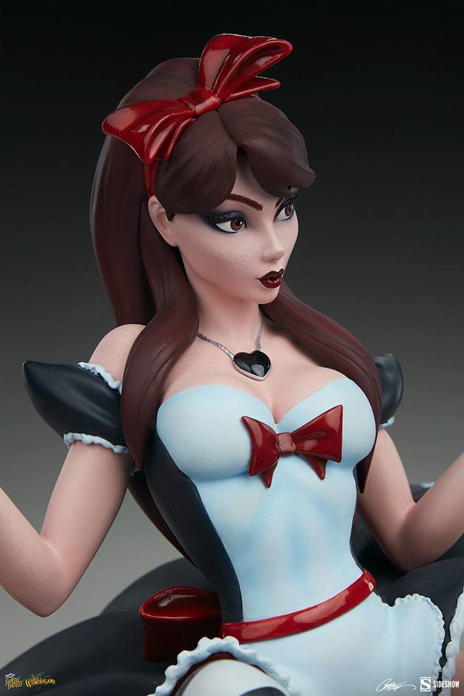 Fairytale Fantasies Collection Statue Alice in Wonderland Game of Hearts Edition 34 cm