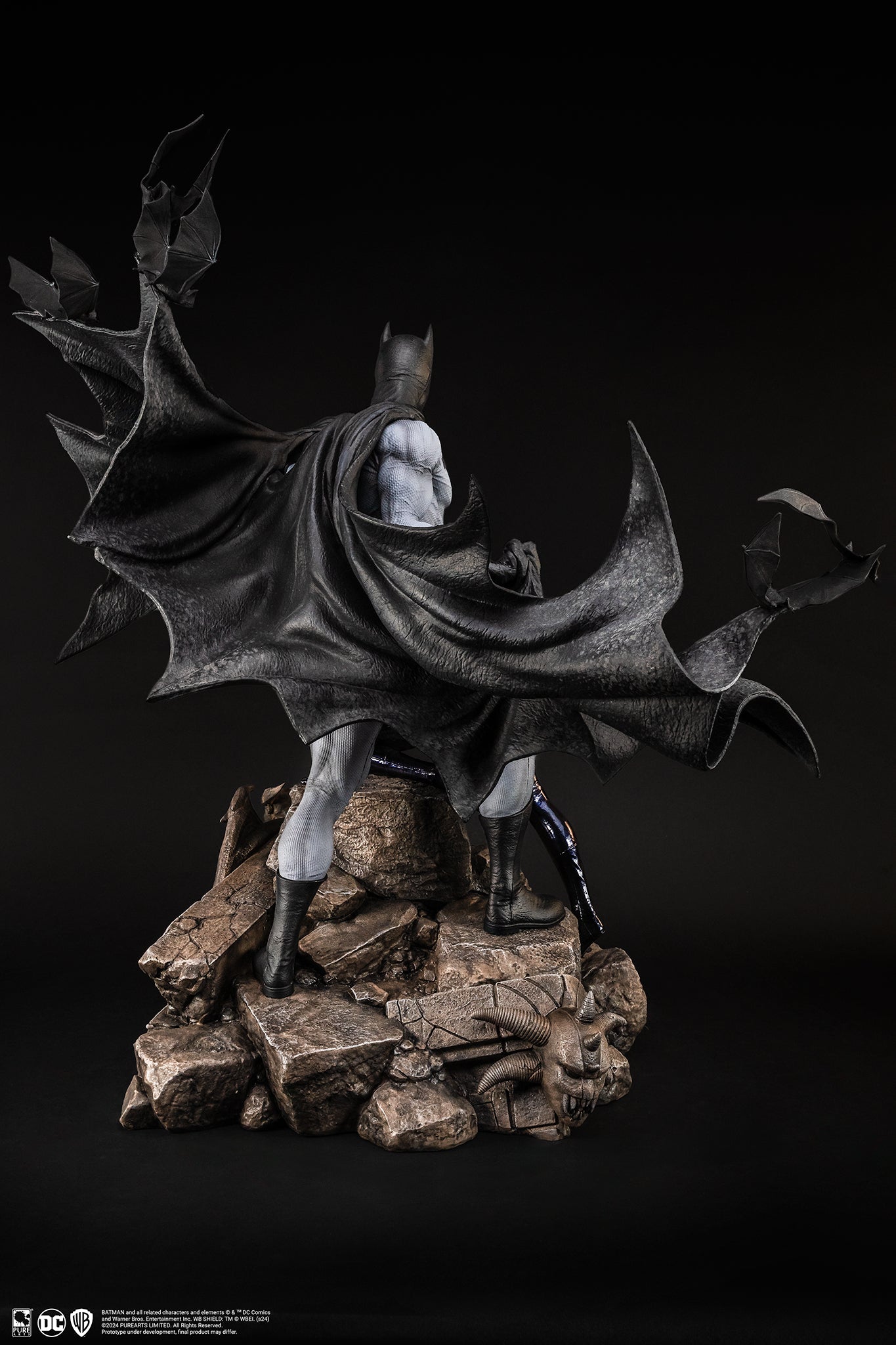 Batman: Batman & Catwoman 1/4 Scale Statue Standard Edition