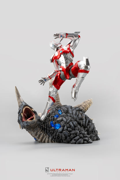 Ultraman - Ultraman Vs Black King 1:4 Scale Statue