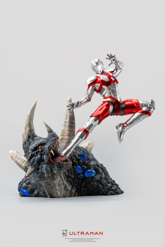 Ultraman - Ultraman Vs Black King 1:4 Scale Statue