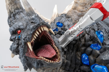 Ultraman - Ultraman Vs Black King 1:4 Scale Statue